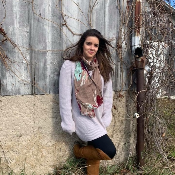 Meet your Posher, Joelle - Picture 1 of 1